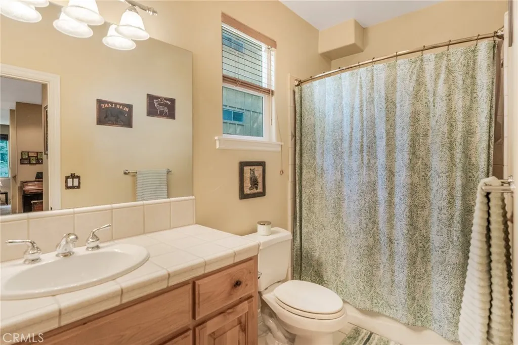 Full bathroom on 2nd floor.