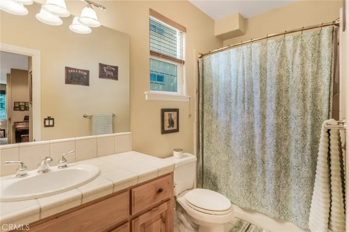 Full bathroom on 2nd floor.