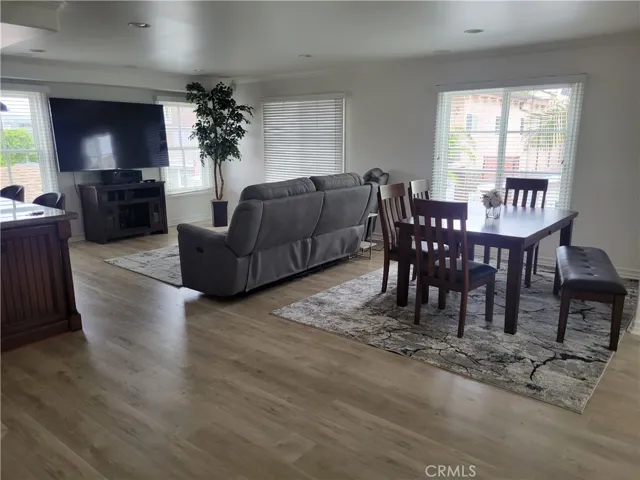 *floor color might look different due to lighting differences
