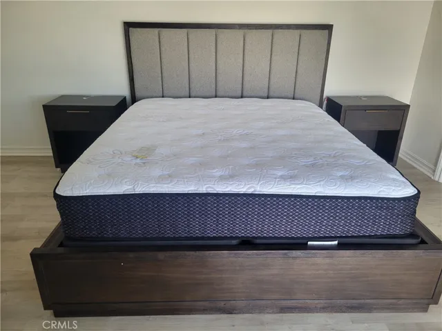 *floor color might look different due to lighting differences