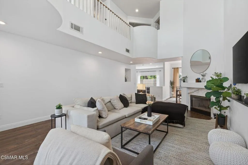 5-web-or-mls-Upmarket Media-1120Pan025