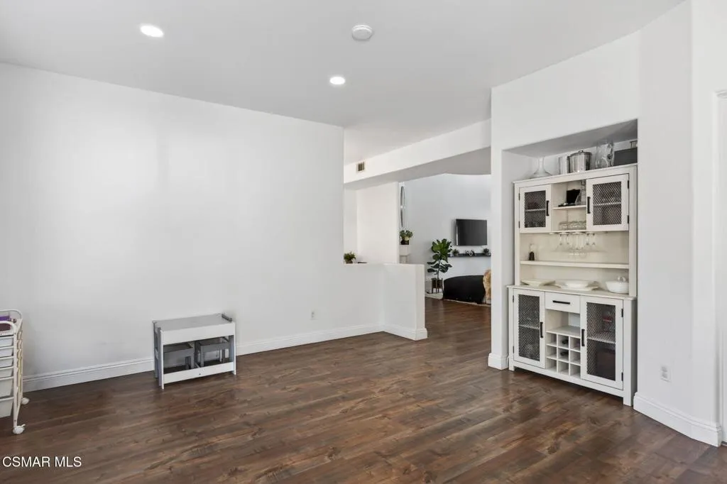 12-web-or-mls-Upmarket Media-1120Pan133