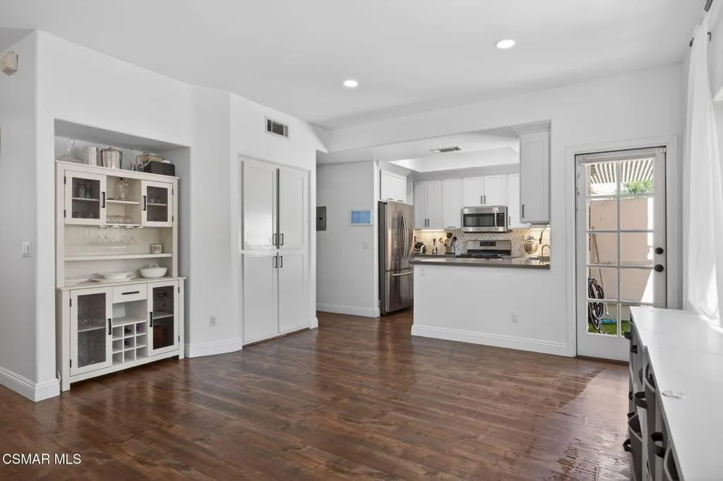 11-web-or-mls-Upmarket Media-1120Pan043
