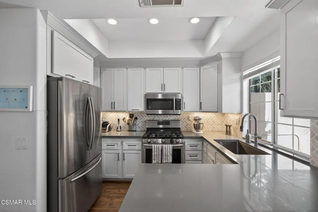 15-web-or-mls-Upmarket Media-1120Pan053