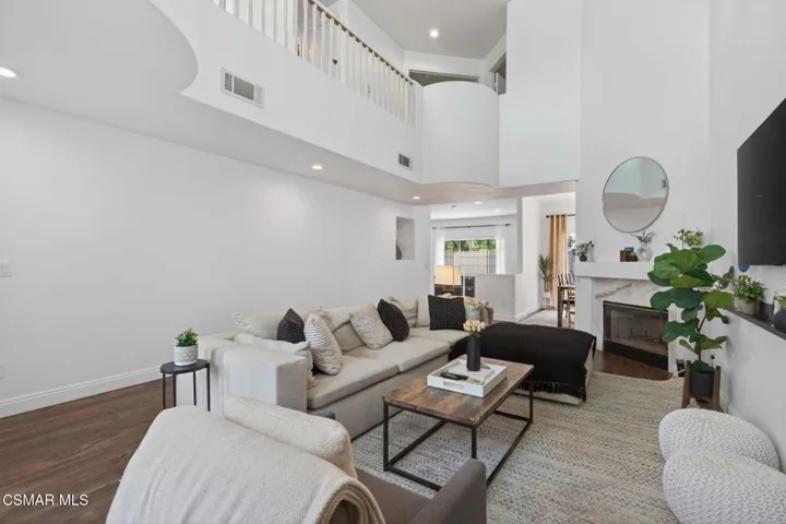 5-web-or-mls-Upmarket Media-1120Pan025