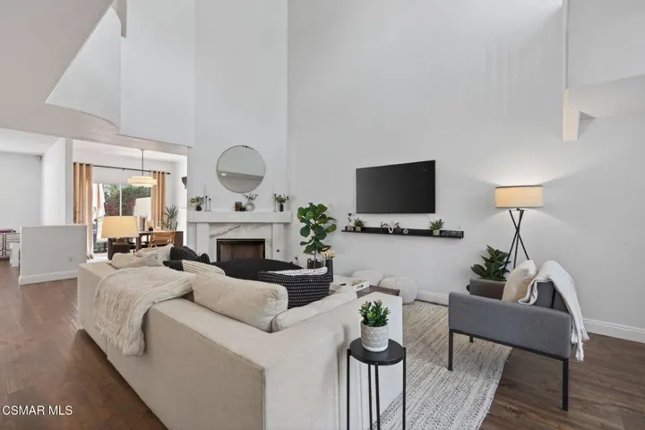 4-web-or-mls-Upmarket Media-1120Pan023