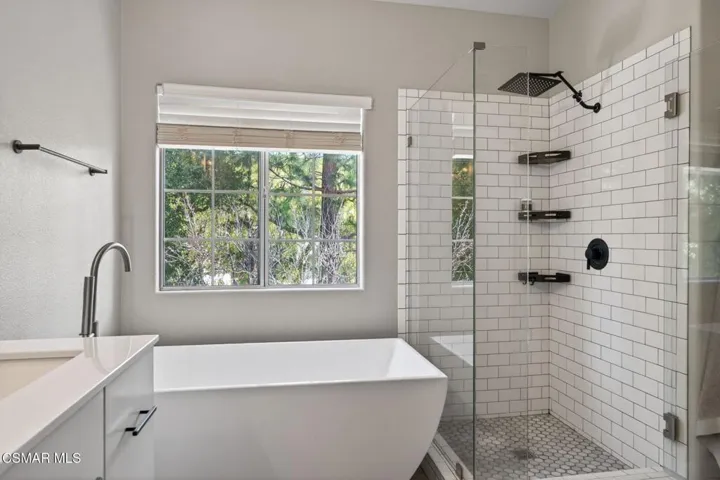 33-web-or-mls-Upmarket Media-1120Pan106