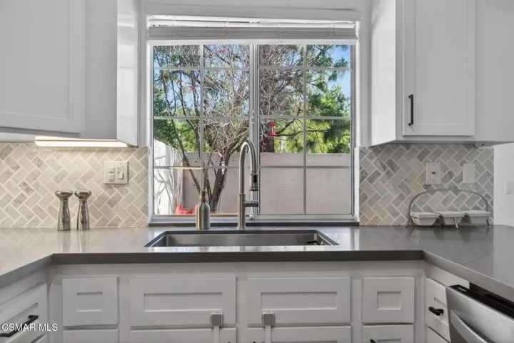 16-web-or-mls-Upmarket Media-1120Pan055