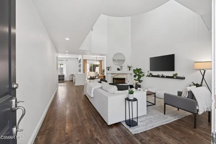 3-web-or-mls-Upmarket Media-1120Pan019