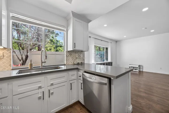 17-web-or-mls-Upmarket Media-1120Pan059