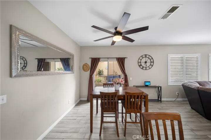Kitchen eating area