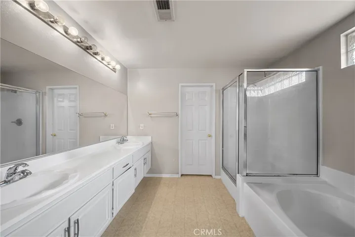 Master bath items removed virtually