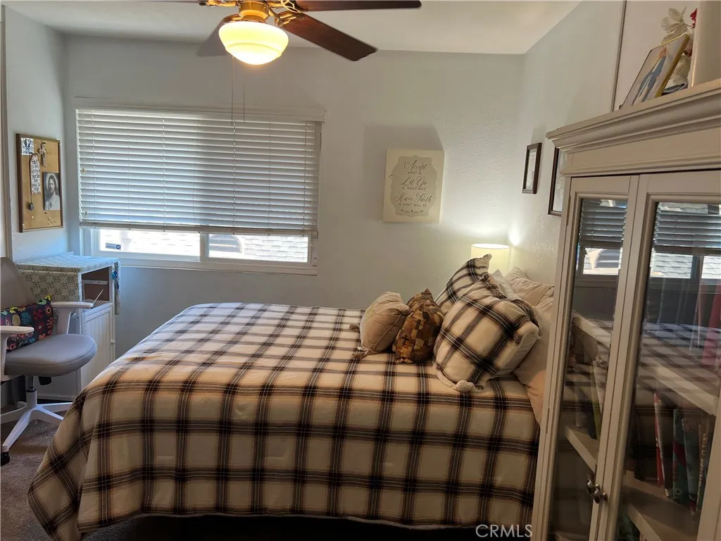 2nd. bedroom w/ bathroom access