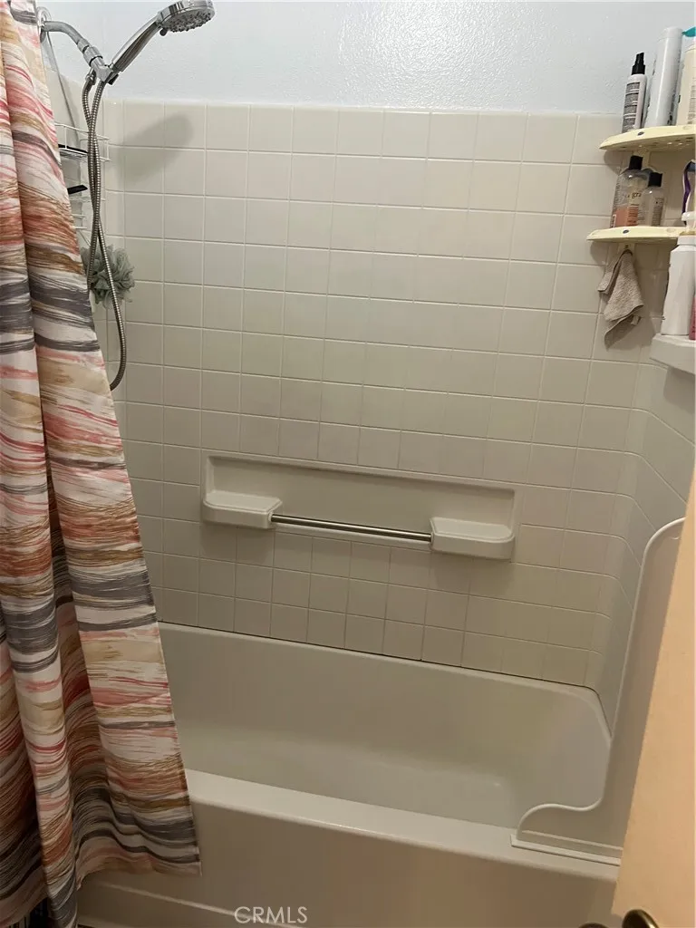 Very clean bathroom