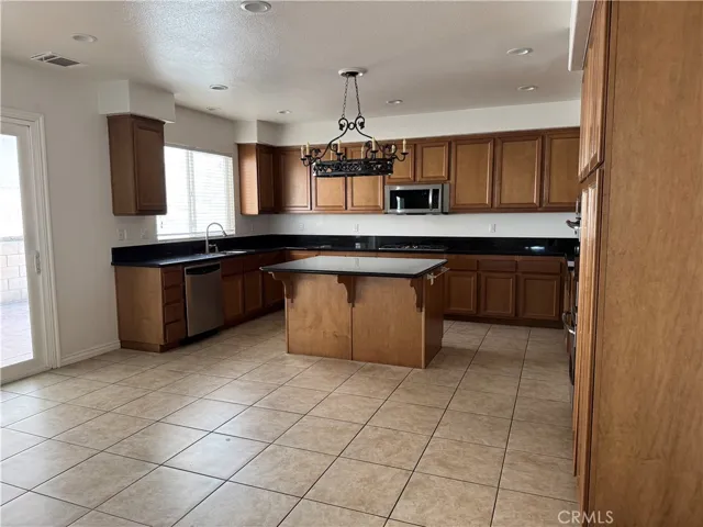 8410 Fiske Drive, Eastvale, California 92880
