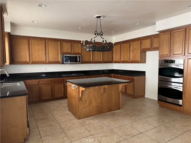 8410 Fiske Drive, Eastvale, California 92880
