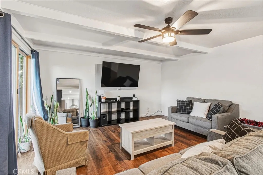 Family Room (possible 4th bedroom conversion)