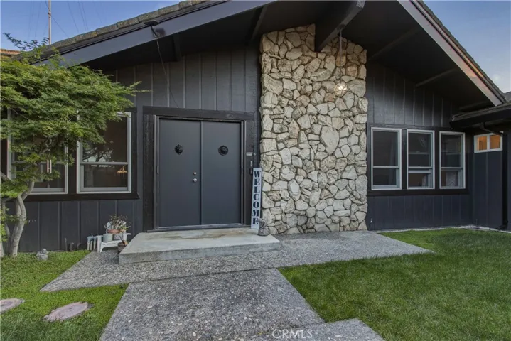 Entry Way Court Yard