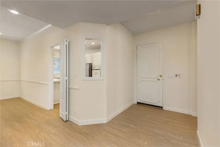 5216 Yarmouth 105, Encino, California 91316