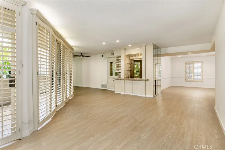 5216 Yarmouth 105, Encino, California 91316