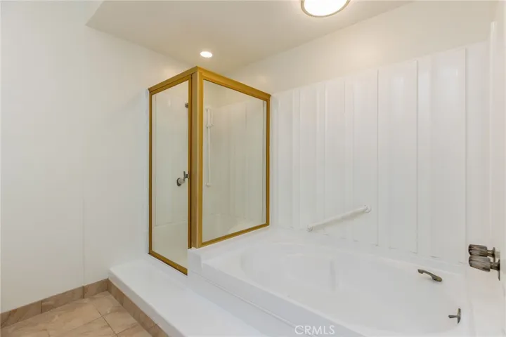 5216 Yarmouth 105, Encino, California 91316