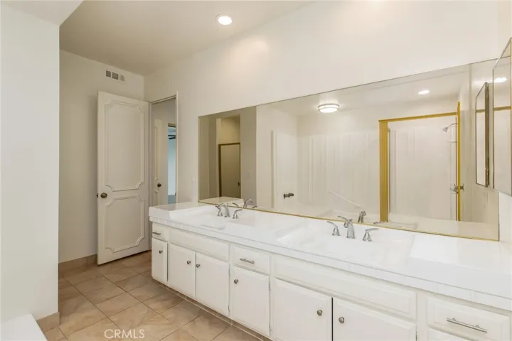 5216 Yarmouth 105, Encino, California 91316