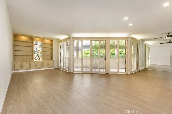 5216 Yarmouth 105, Encino, California 91316