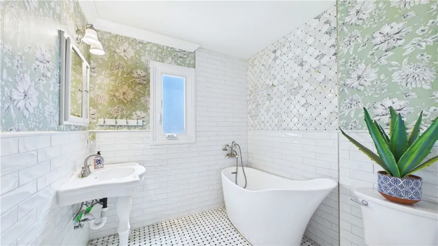 4515 E Vermont, Long Beach, California 90814