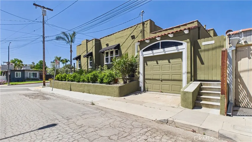4515 E Vermont, Long Beach, California 90814
