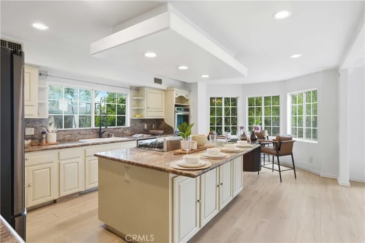 5224 Woodlake, Woodland Hills, California 91367