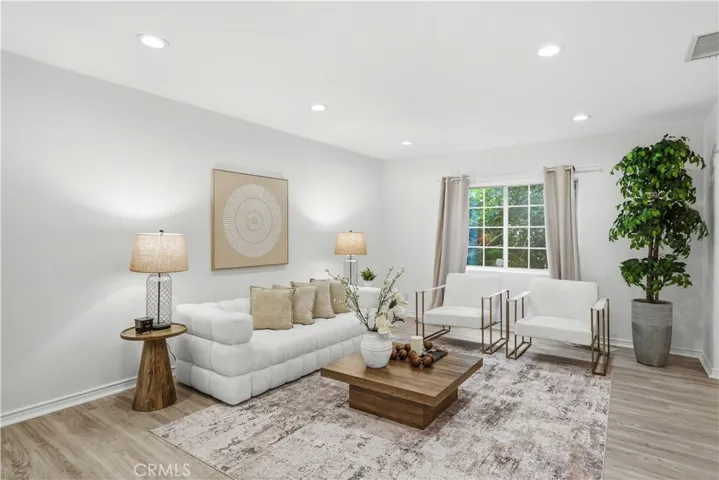 5224 Woodlake, Woodland Hills, California 91367