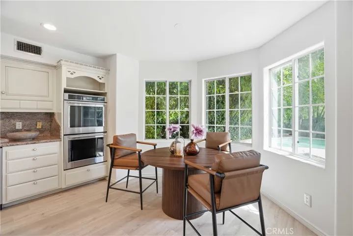 5224 Woodlake, Woodland Hills, California 91367