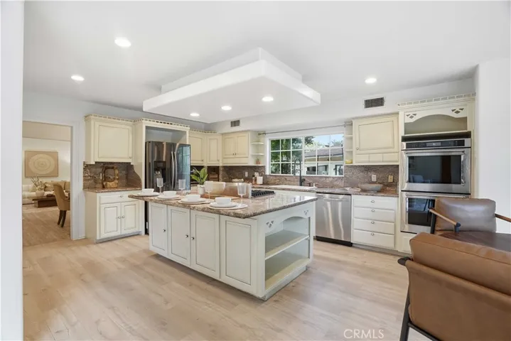 5224 Woodlake, Woodland Hills, California 91367