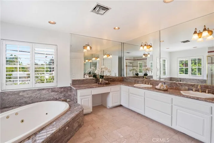 5224 Woodlake, Woodland Hills, California 91367