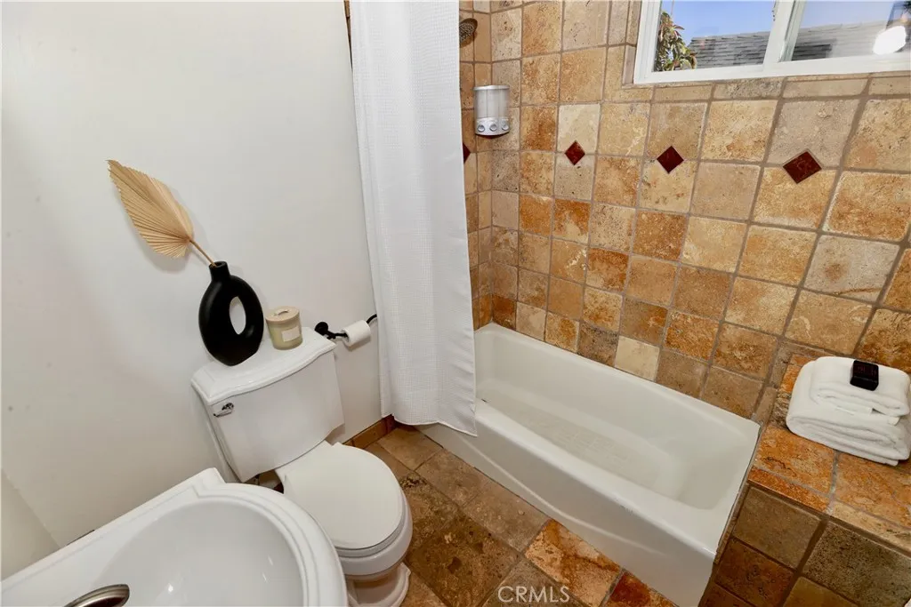 Guest bath 2