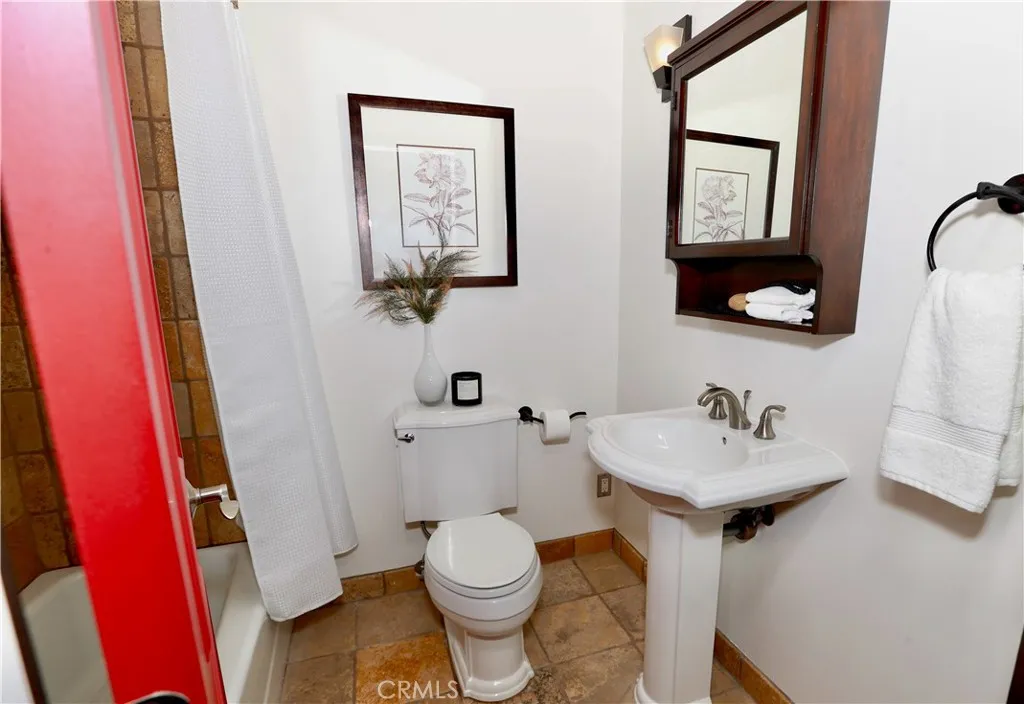Guest bath 1