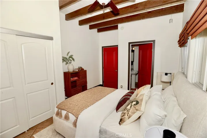 Guest room 2 has en-suite bathroom