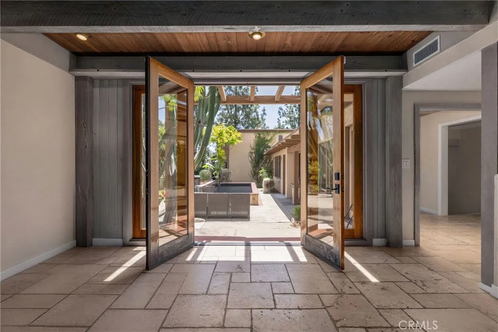 2480 Vista Dr
