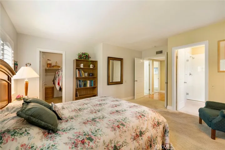 Owner's suite has a good size walk in closet.