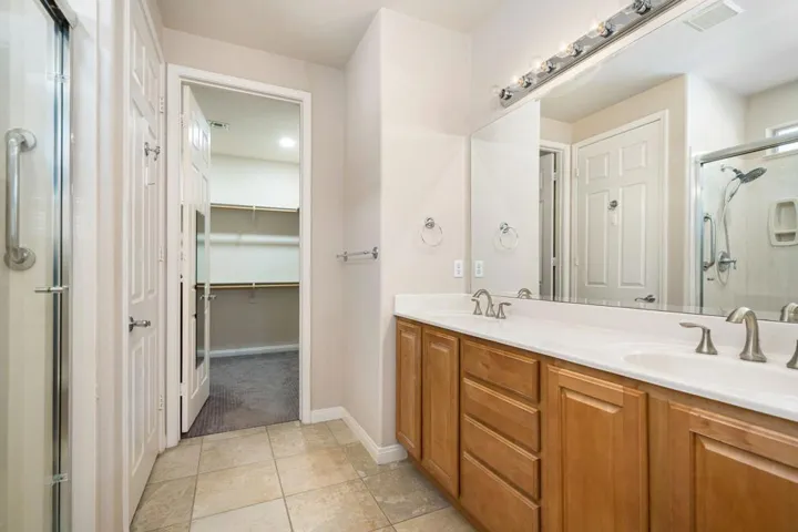 32-web-or-mls-ASLinda_OPMG_0426_032