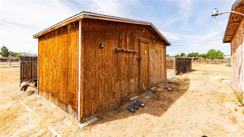 14280 Navajo, Apple Valley, California 92307