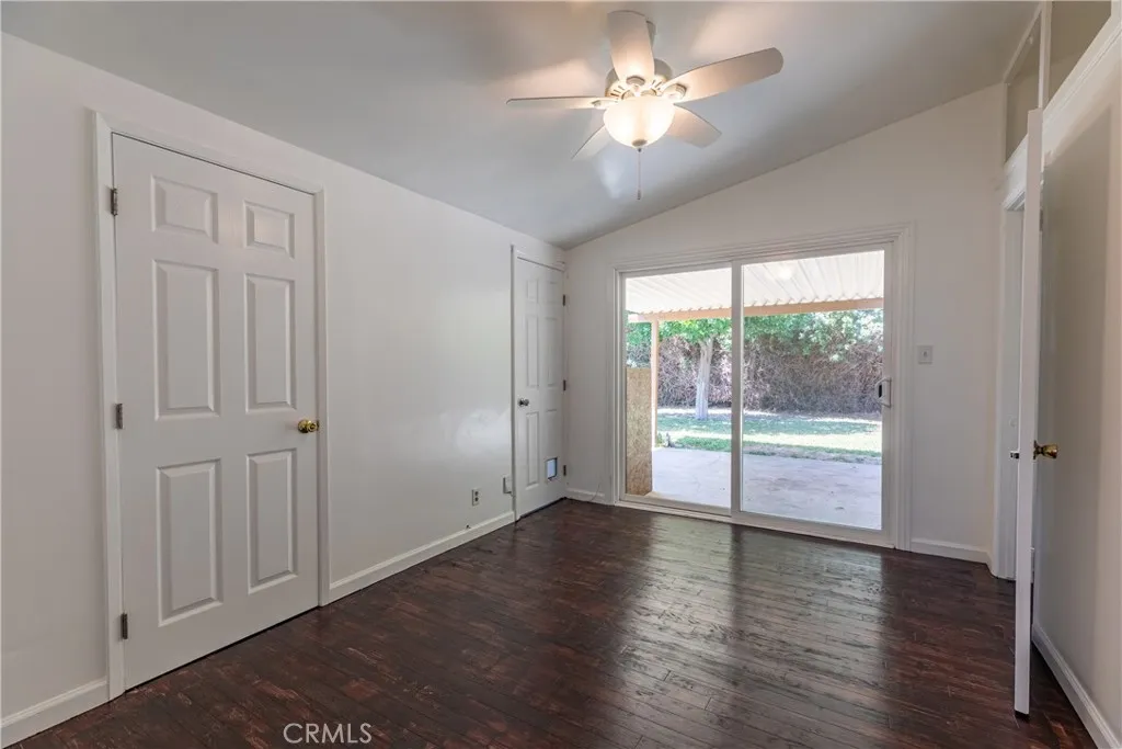 Middle Bedroom (next to backyard and laundry room)