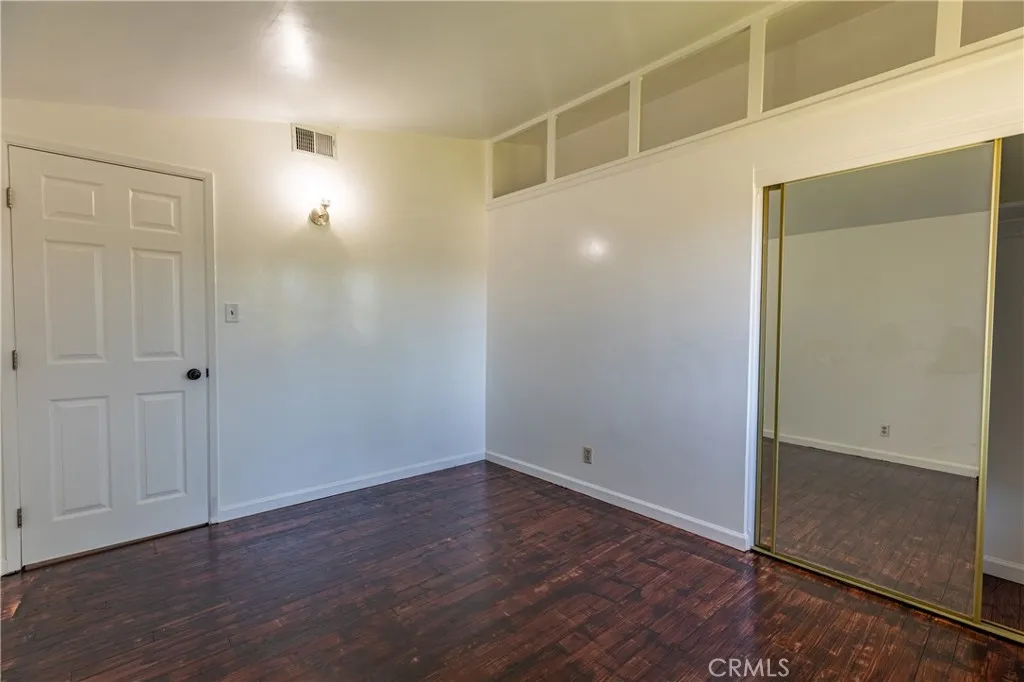 Front Bedroomo