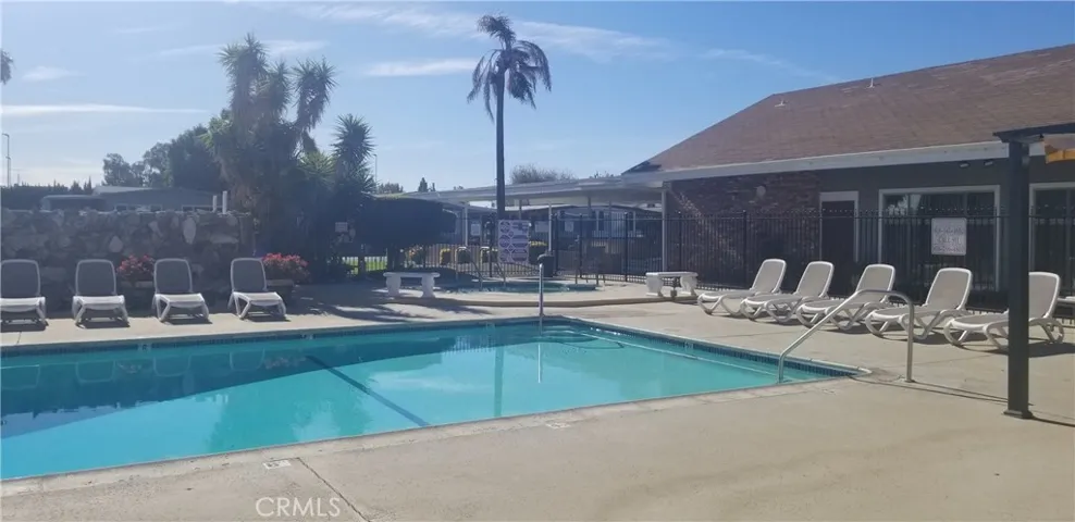 8811 Canoga Avenue 517, Canoga Park, California 91304