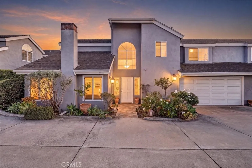 Front View of 2626 #2 Santa Ana Ave, Costa Mesa CA (AI lighting)