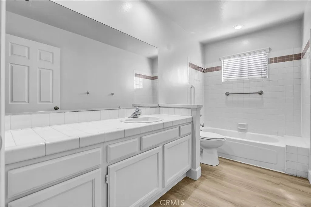 Primary Ensuite Full Bathroom - Full size tub and shower
