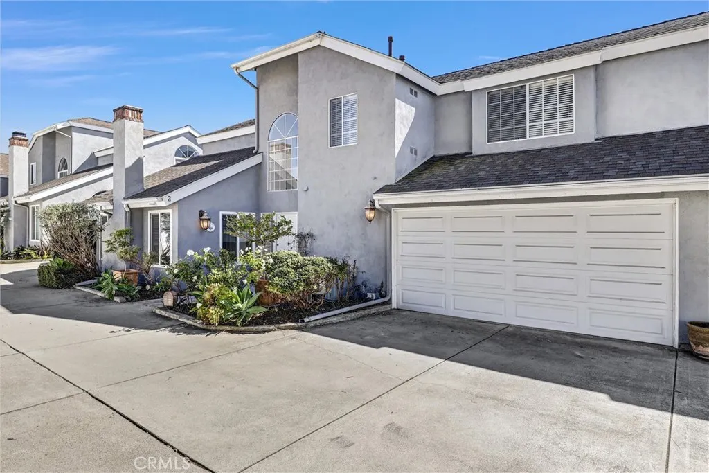 Side View of Front of Unit #2 w/large 2 car garage