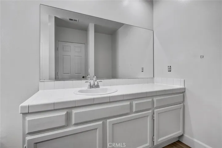 Upstairs 2nd Main Ensuite Full Bathroom