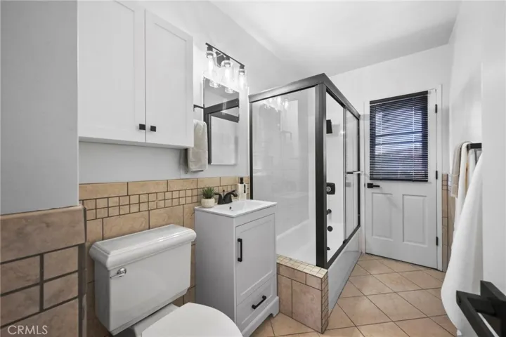 Full guest bath