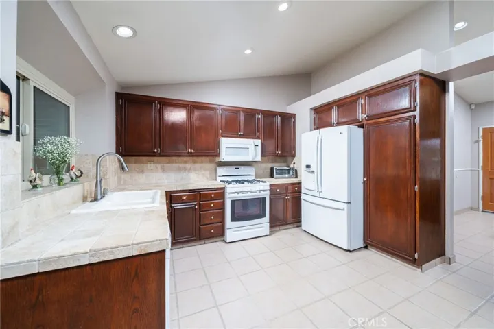 135 Bold Venture, Perris, California 92571